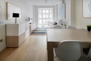 Easo Suite 2C by FeelFreeRentals