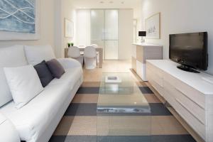 Easo Suite 2C by FeelFreeRentals