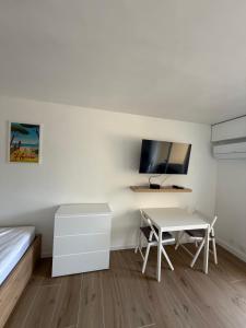 Super studio climatisé sur le port de Hyeres