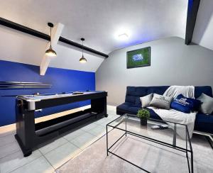 Sleek Skyward Serenity 2bed W Pool Table - Ystrad