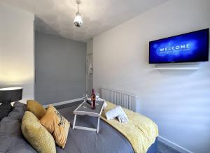 Sleek Skyward Serenity 2bed W Pool Table - Ystrad