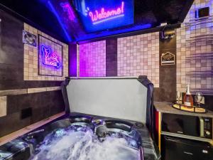 Private Spa Apartment In Maerdy Hot Tub & Sauna