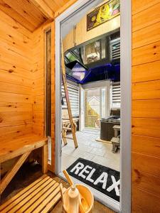 Private Spa Apartment In Maerdy Hot Tub & Sauna