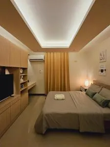 Minimalist Condo with Balcony and Pool - Lo-oc