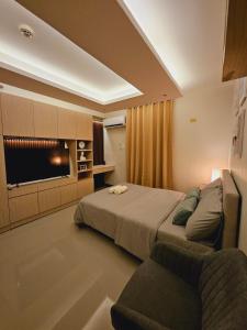 Minimalist Condo with Balcony and Pool