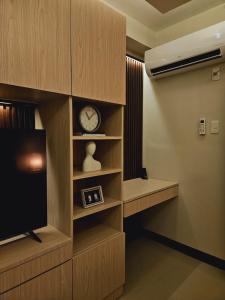 Minimalist Condo with Balcony and Pool