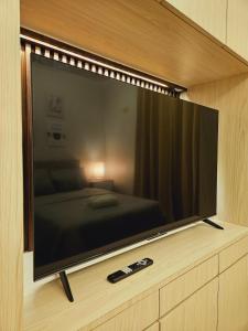 Minimalist Condo with Balcony and Pool