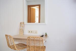 Triple Room with Balcony (2 Adults + 1 Child) room in Hotel Cupidor