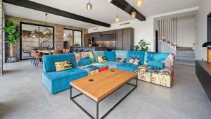 Luxury 4 bed villa with pool and views