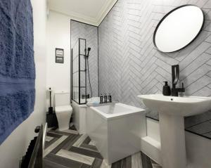 Swanky Seaside Sanctuary W Foozeball - Southend