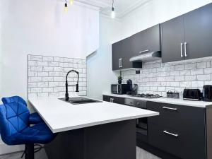 Swanky Seaside Sanctuary W Foozeball - Southend