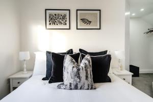 Long Stay Stuff Contractors Accommodation Heath Hospital with Netflix