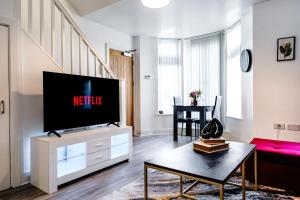 Long Stay Stuff Contractors Accommodation Heath Hospital with Netflix