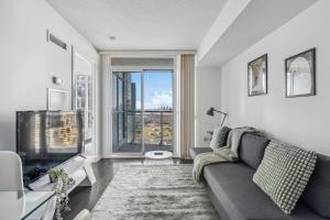 Elegant Condo, Toronto Views , CityPlace Downtown