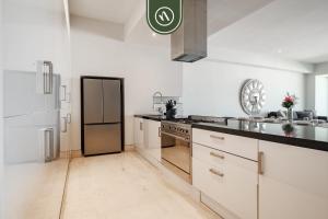 Oceanview 3 BR Penthouse with Private Terrace - BBQ