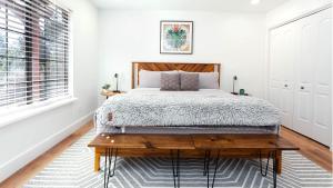 Arrowleaf Family House with Hot Tub