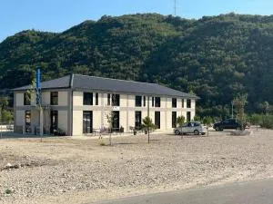 Lumi i Bardhe Hotel & Restaurant - Rexhini