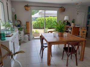 Jolie maison avec piscine en centre village