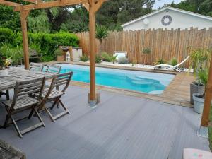 Maisons de vacances Jolie maison avec piscine en centre village : photos des chambres