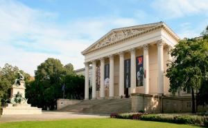 Palace district, Leisurely nest in crowded dwntwn