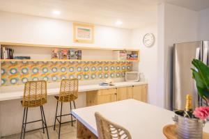 El Oasis-Beachfront paradise