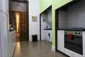 Six-Bedroom Apartment Rodrigues Sampaio Street room in Localtraveling Downtown - Family Apartments