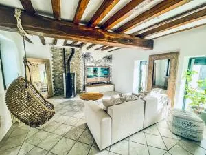 Luxurious century-old house with modern decor - Nargis