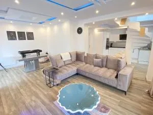 Big, very bright house - Abbecourt