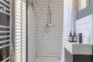 Chic 2BD Loft-Inspired Flat Heart of Shoreditch