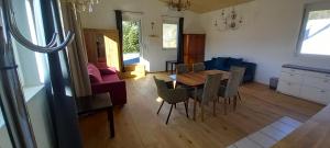 Gästewohnung mit Terrasse "Vinothèque Laroche im Piestingtal"