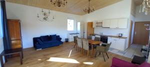 Gästewohnung mit Terrasse "Vinothèque Laroche im Piestingtal"