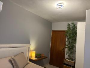 Quarto priv casal com ar e garagem 2 quadras do mar em Bc