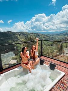 Cabañas para parejas cerca a Medellín - LUUM By Roots Rentals