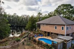 Heated Private Pool, Pond Views, Fishing, Mins to Carolina Beach - Myrtle Grove
