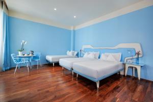 Superior Triple Room room in iH Grande Albergo Delle Nazioni