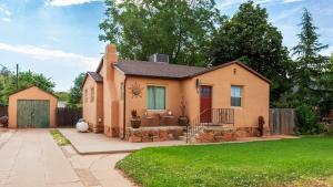 Cozy Historic Family Home in Downtown Kanab Pet Friendly