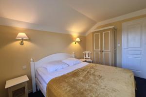 Maisons de vacances Beautiful house with pool in Talmont-Saint-Hilaire : photos des chambres