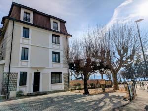 LA VILLA DU PETIT PORT - Appartements & chambres : Appartement 1 Chambre - Vue sur Lac