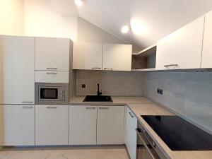 Opulent BayView Apartment Kotor