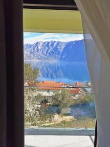 Opulent BayView Apartment Kotor