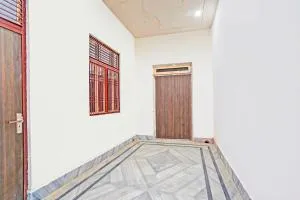 Hotel O THE CROWN HOTEL & RESTAURANT - Kāsganj