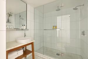 Double Room room in Mondrian Park Avenue