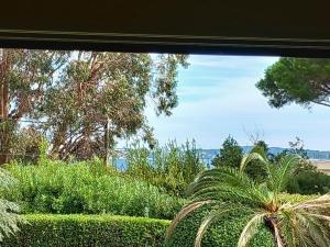 Studio et chambre sur jardin et mer