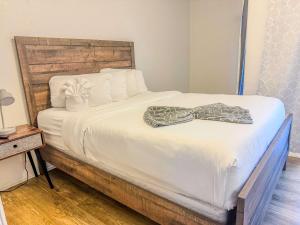 Charming 2nd Ave Lofts in Downtown San Diego with Parking