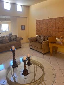 habitación a 2 cuadras de la Normal del Estado y 8 de ITESM