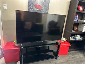 Blissful 2Bedroom Cozy Lowerlevel Unit PrivateEntrance