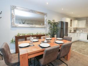 Knights Corner Stanhope Castle