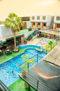 Wild Rover Huacachina