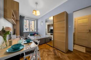 Downtown Studio - Top Location, Metro&Trams Nearby - by Rentujemy