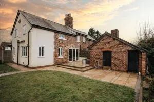 Historic Retreat With Large Garden Free Parking - Bickerstaffe